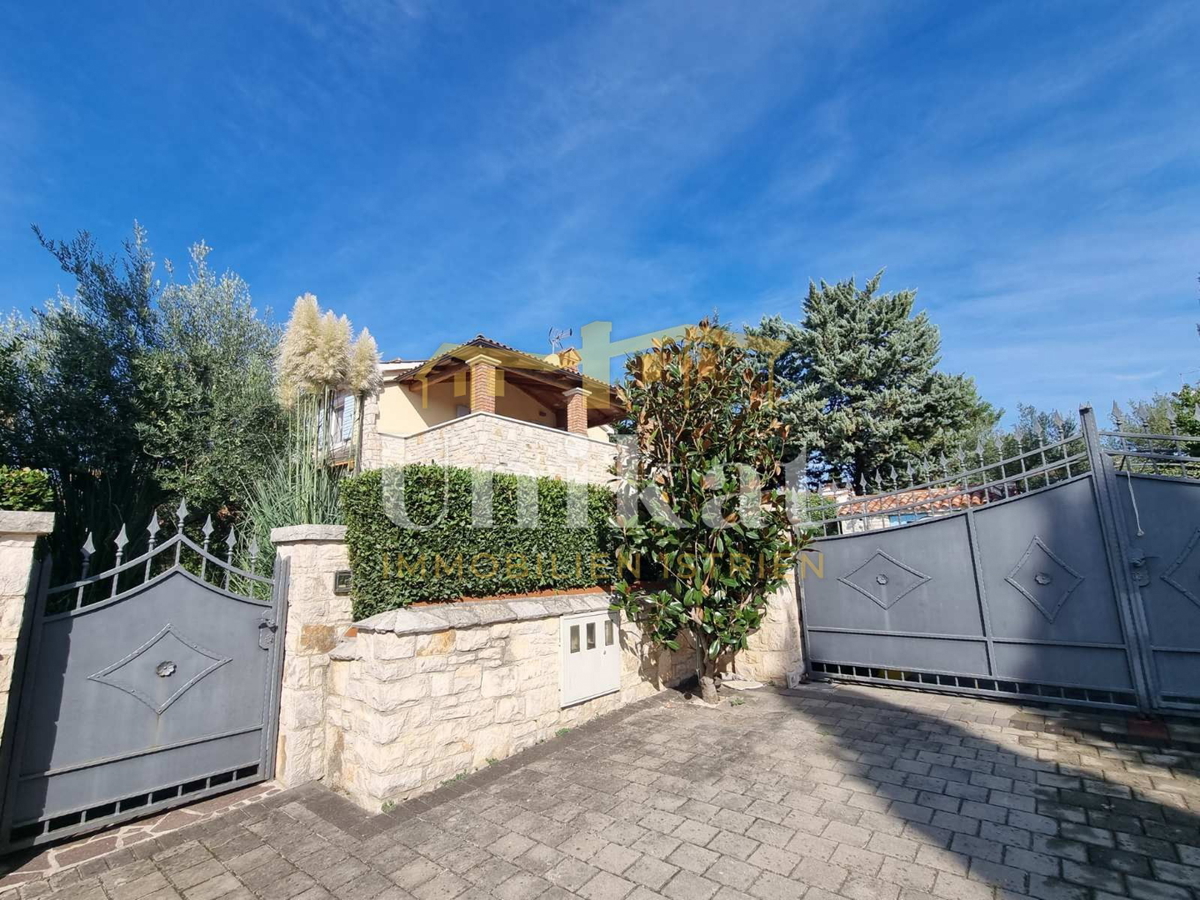 Dvojna hiša v istrskem slogu